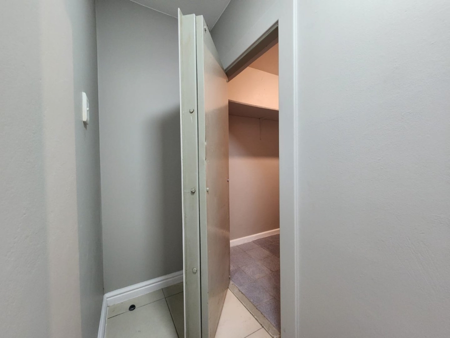 5 Bedroom Property for Sale in Loerie Park Western Cape